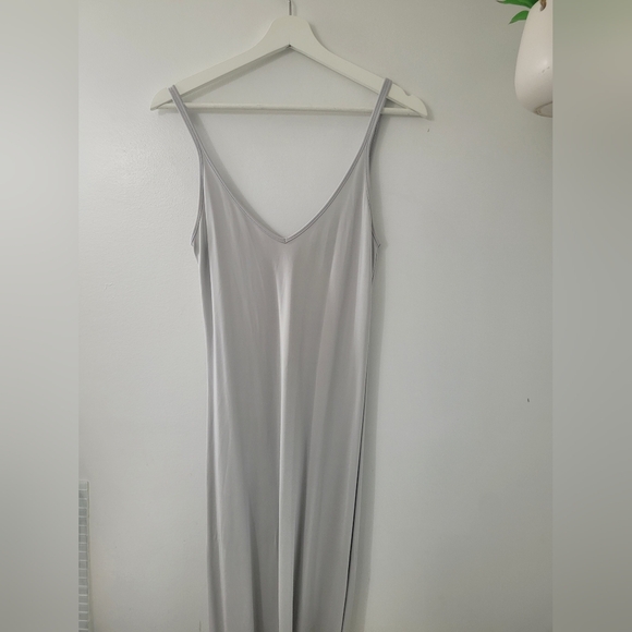 the midi dress - Picture 3 of 5